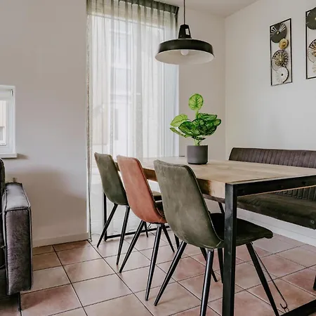 3 Bedroom Beautiful In Hébergement de vacances Uitgeest