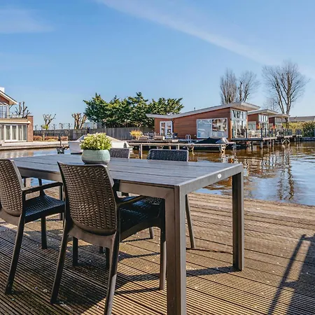 3 Bedroom Beautiful In Hébergement de vacances *